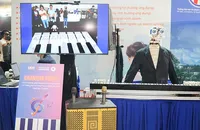 Robot chơi đàn piano do Viện Đổi mới sáng tạo UEH và Trường ĐH Khoa học Tự nhiên phát triển. Ảnh: MINH HOÀNG