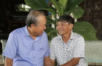 'Cùng ngư dân thắp sáng đèn trên biển: Những hình ảnh xúc động tại buổi thăm, tặng quà ngư dân Phú Yên