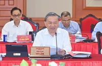 Bộ Chính trị làm việc với Ban Thường vụ Thành ủy Hà Nội và TP.HCM