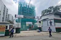 Một dự án nhà ở xã hội tại huyện Bình Chánh đang được thi công. Ảnh: NGUYỄN CHÂU