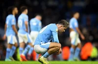 Man City đánh rơi chiến thắng phút cuối, Chelsea có 3 điểm thuyết phục
