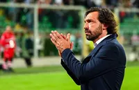 9 siêu sao bóng đá giàu từ trong trứng: Pirlo, Van Persie và hơn thế nữa