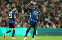 Arsenal đánh rơi chiến thắng phút bù giờ