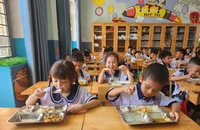 TP.HCM: Hiệu trưởng phải gửi ảnh bữa ăn bán trú mỗi ngày