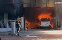 Cháy tiệm sửa xe ở Quảng Ninh: Ai phải bồi thường khi 5 ô tô bị thiêu rụi?