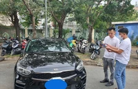 'Gỡ rối' khi khách thuê xe tự lái không được giữ cà vẹt xe bản gốc