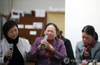 Bà Nguyễn Thị Thanh (giữa) đối chất, làm chứng tại tòa án Hàn Quốc năm 2019. Ảnh: YONHAP