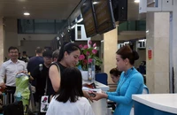 Giá vé máy bay Tết tiếp tục tăng cao, hành khách đắn đo 'có nên về quê không'