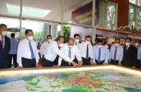 Chủ tịch nước Nguyễn Xuân Phúc chủ trì hội nghị xúc tiến đầu tư vào Hóc Môn - Củ Chi
