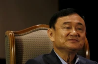 Quốc vương Thái Lan tước huy chương của cựu Thủ tướng Thaksin