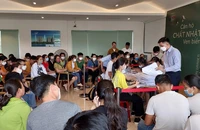 Nửa đêm đi xếp hàng mua nhà ở xã hội tại Đà Nẵng