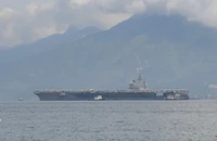 Ngắm tàu sân bay Mỹ USS Ronald Reagan trên vịnh Đà Nẵng