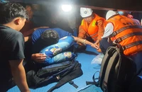 Ngư dân thoát chết nhờ tàu SAR 274 ứng cứu kịp thời trên vùng biển Hoàng Sa