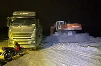 Bắt quả tang xe trộm đất trên đường vành đai phía Tây Đà Nẵng