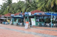 Thu hồi mặt bằng kinh doanh ven biển Đà Nẵng, chủ kiot chưa chịu tháo dỡ