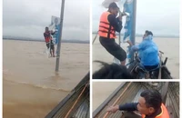 Người đàn ông bị lật thuyền, bám trụ điện suốt đêm chờ cứu hộ