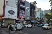 Loạt cửa hàng ở Đà Nẵng ‘cửa đóng then cài’ trước đợt truy quét hàng giả