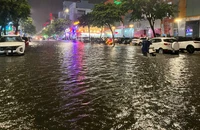 Mưa như trút nước tại Đà Nẵng, nhiều tuyến phố ngập cục bộ