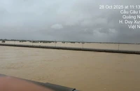 Cầu Câu Lâu ở Đà Nẵng có nguy cơ bị lũ cuốn trôi 