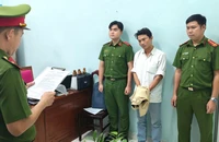 Bắt cựu cán bộ đăng ký đất đai lợi dụng chức vụ lập sổ hồng gian dối
