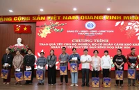 Đà Nẵng: Các nhà hảo tâm phường Hải Châu tặng quà người nghèo đón Tết