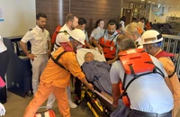Tàu SAR 274 vượt biển cứu du khách Đức bị tai nạn trên tàu khách