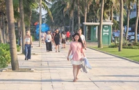 Không gian ven biển Đà Nẵng khác lạ sau 3 ngày cấm buôn bán trên vỉa hè