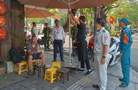 Phường 'trái tim' của Đà Nẵng ra quân xuyên đêm để giữ trật tự vỉa hè