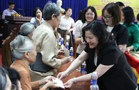 Trao quà của Tổng Bí thư, Chủ tịch nước Tô Lâm đến người có công ở Đà Nẵng