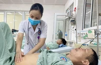 Bệnh nhân nghiện rượu, bị tắc ruột, viêm ruột hoại tử vừa được cứu sống.