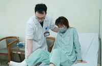 Phẫu thuật cấp cứu, truyền 3 lít máu giành sự sống cho cô gái bị xe tải đè qua người