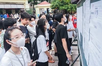 Sáng nay, gần 103.000 học sinh tại Hà Nội làm thủ tục dự thi vào lớp 10
