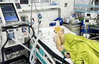 Chàng trai nguy kịch do sốc nhiệt sau khi đi xe máy về quê, bác sĩ cảnh báo gì?