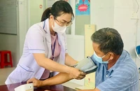 Bộ Y tế đề xuất hỗ trợ hàng tháng cho nhân viên y tế thôn, bản