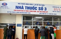 Người dân phản ánh bệnh nhân ung thư phải mua rất nhiều thuốc ngoài BHYT