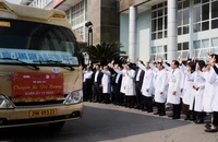 Bệnh nhân ung thư xúc động rời Bệnh viện K trên chuyến xe 0 đồng