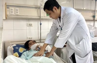 Thanh niên 18 tuổi vỡ đại tràng do bạn bè nghịch dại