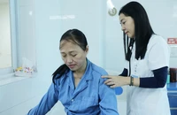 Đề nghị tăng phụ cấp cho nhân viên y tế, Bộ trưởng Bộ Y tế nói gì?