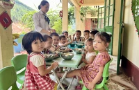 Đề xuất hỗ trợ tối thiểu 1 năm tiền lương cơ bản cho giáo viên mầm non