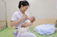 Bệnh viện tìm người thân cho em bé bị bỏ rơi