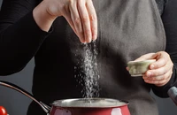 Ăn mặn tăng nguy cơ mắc ung thư dạ dày?