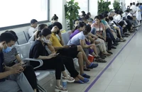 Nắng nóng 40 độ C, Bệnh viện K tiếp đón người bệnh từ 5 giờ sáng