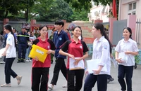 Hà Nội: 1 thí sinh mang điện thoại vào phòng thi môn Anh
