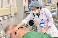 Suýt mất mạng vì uống nửa lít rượu mỗi ngày