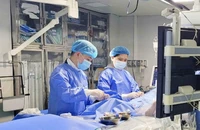 Ép tim liên tục 2 giờ, sốc điện 15 lần cứu người ngừng tim đột ngột