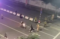 Bắt giữ 2 thanh niên lao xe vào đường cấm, tông cảnh sát cơ động trọng thương 