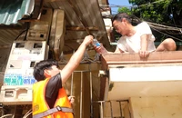Lũ lịch sử ở Thái Nguyên: Tình người trong biển nước 