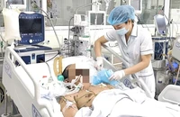 Người đàn ông 36 tuổi suy hô hấp nguy kịch vì lây thủy đậu từ con