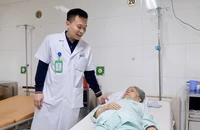 Từ phòng mổ tuyến cuối đến bục vinh danh quốc tế: Dấu ấn bác sĩ Việt