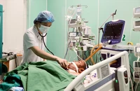 Giữ nhịp tim cho người lạ: Chuyện nghề ở phòng hồi sức tích cực